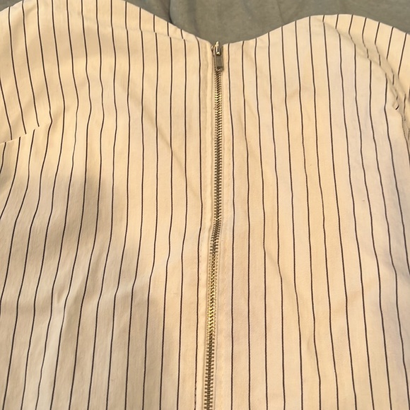 Sabora Black and White Woman’s Romper Size Medium - Picture 10 of 12